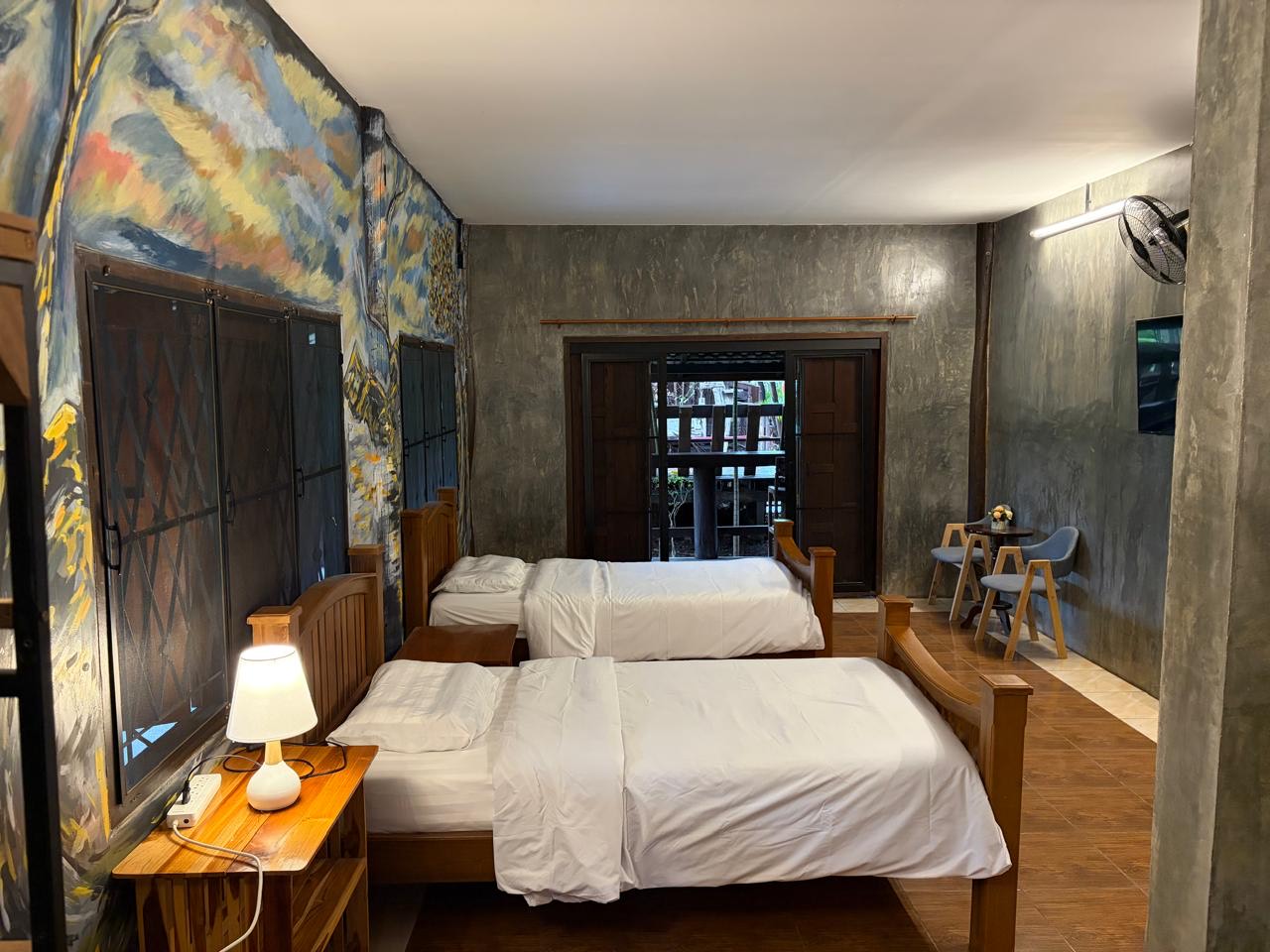 Sarapi wide angle beds and desk